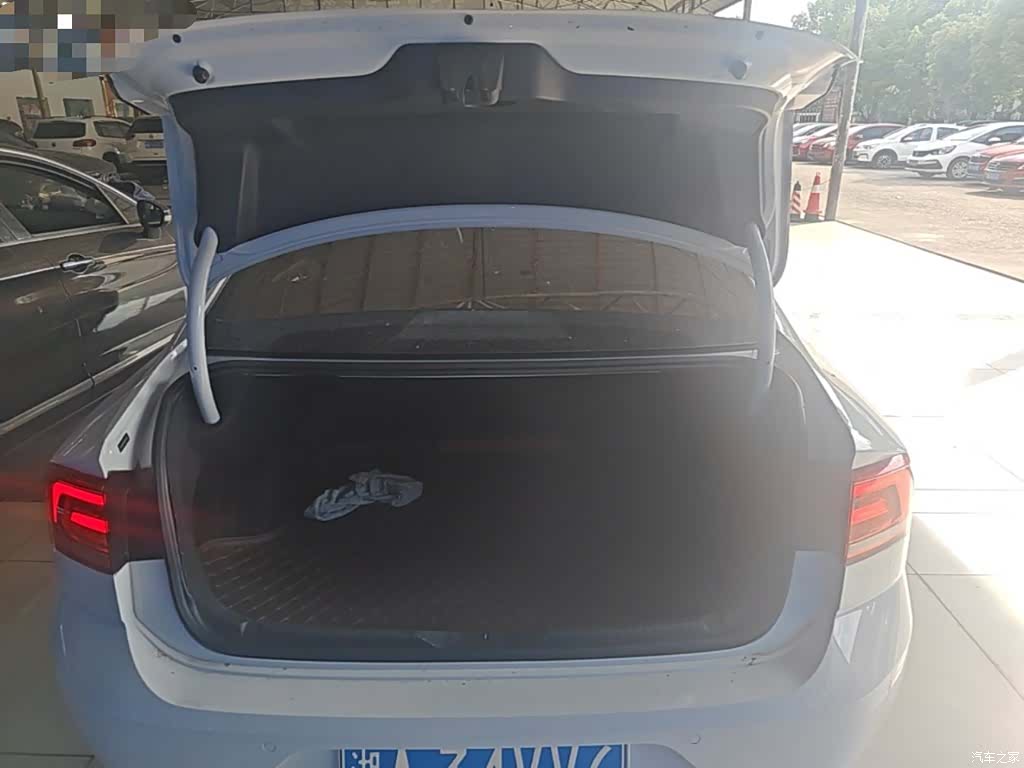 Volkswagen Lamando, 2016 19