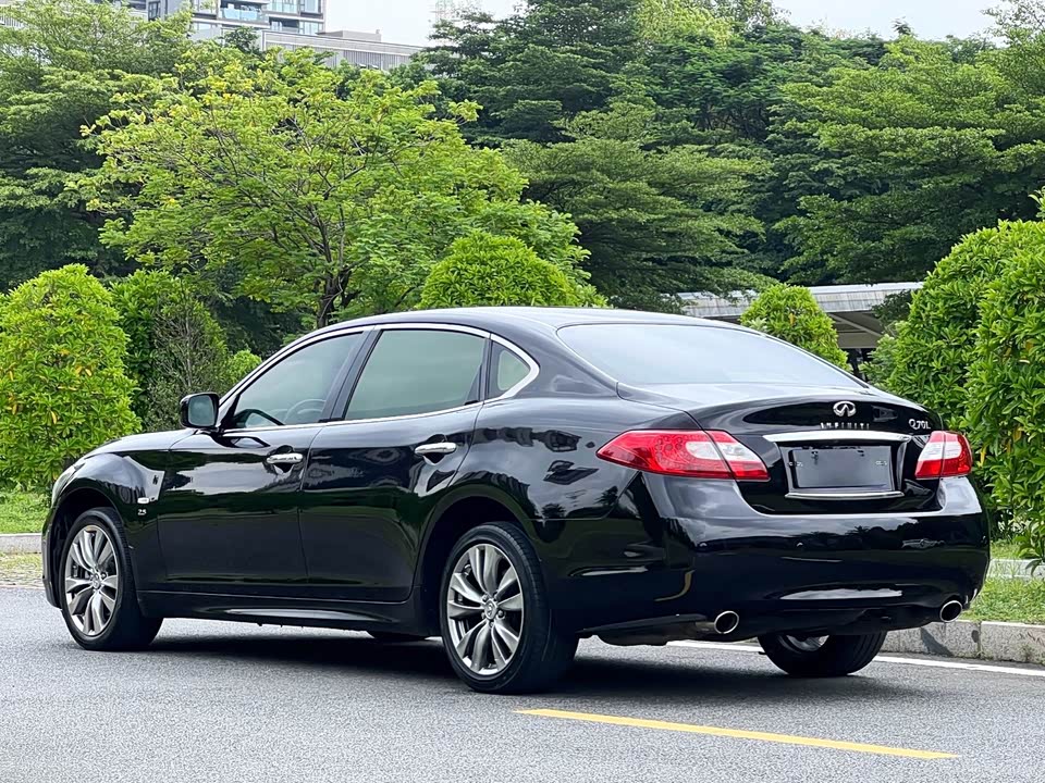 Infiniti Q70 Infiniti Q70