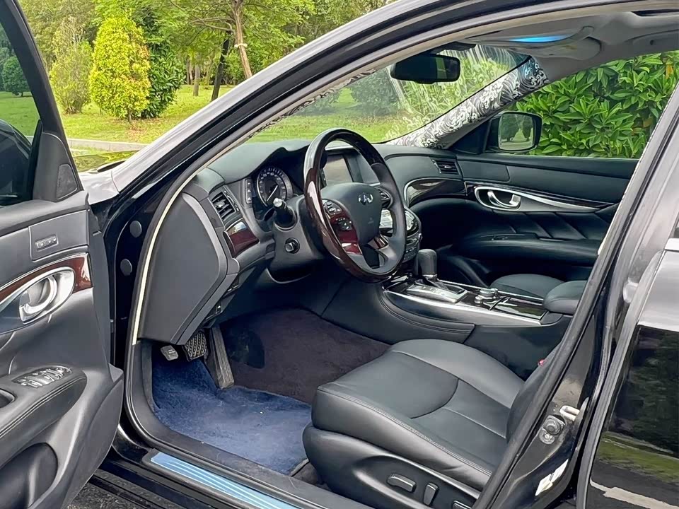 Infiniti Q70 Infiniti Q70