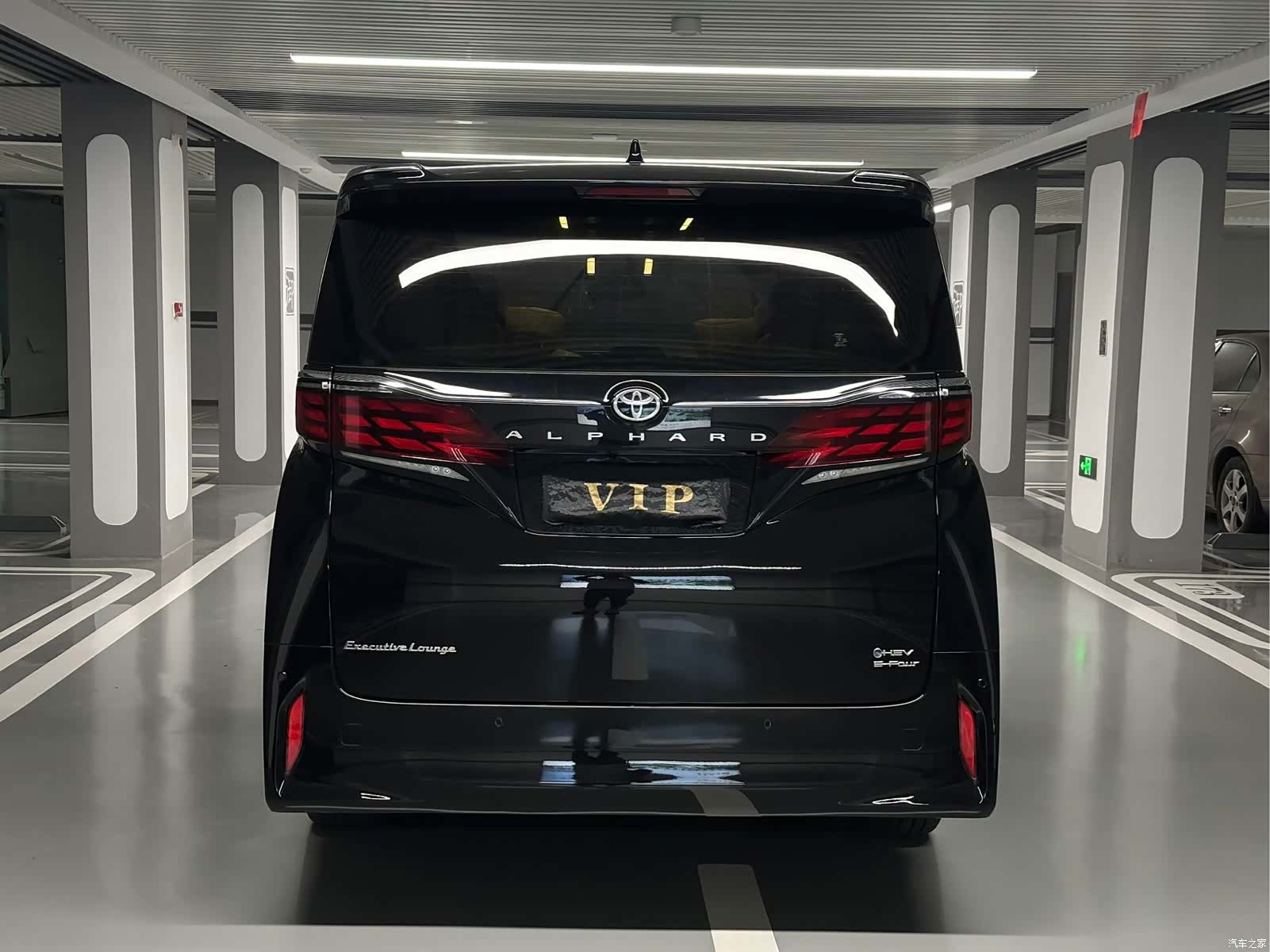 Toyota Alphard, 2024 28