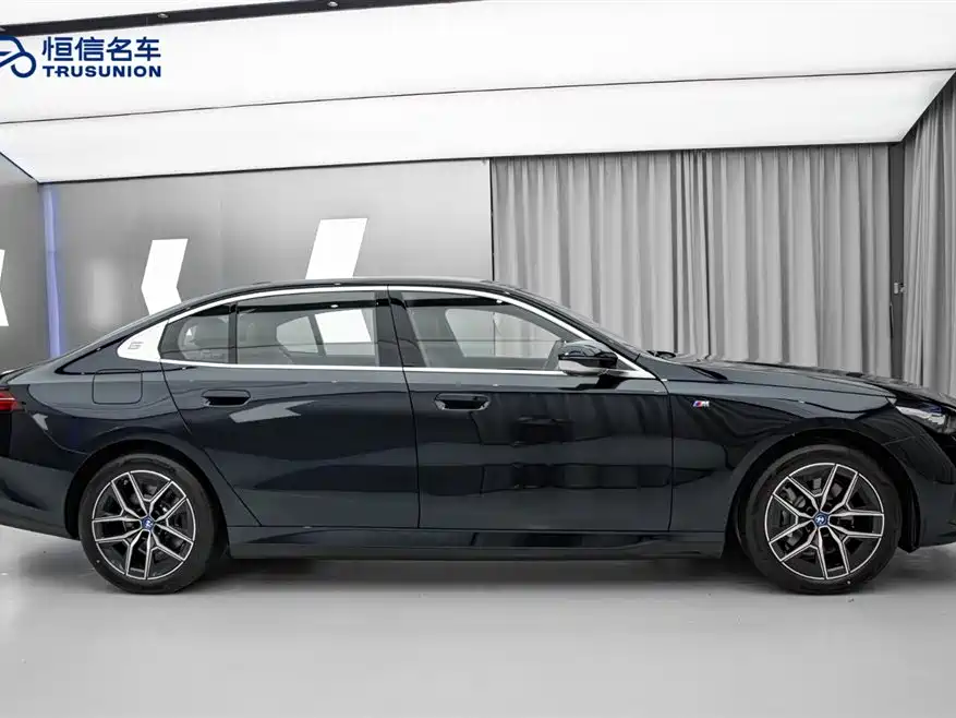 BMW i5