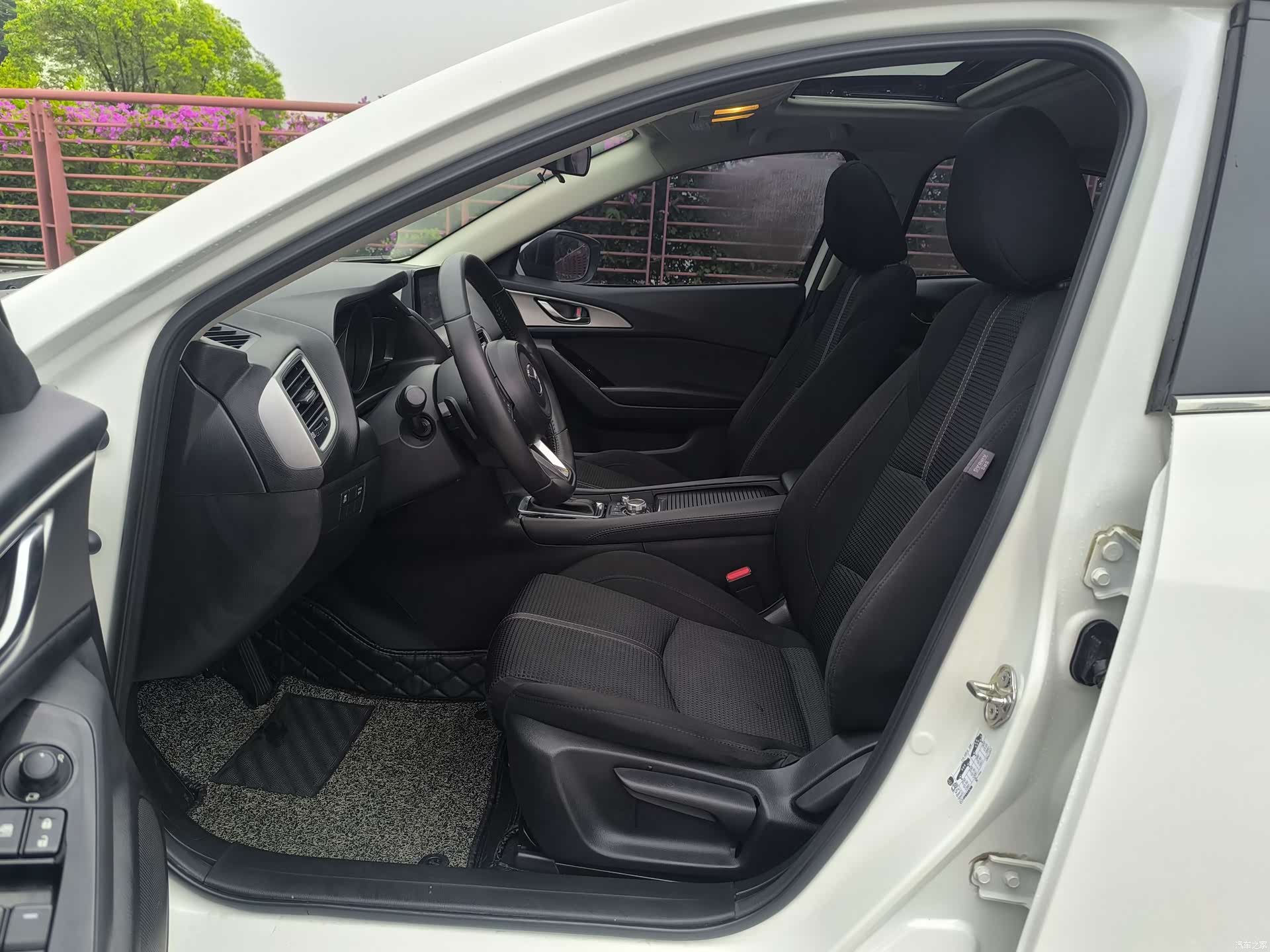 Mazda Mazda3, 2017 9