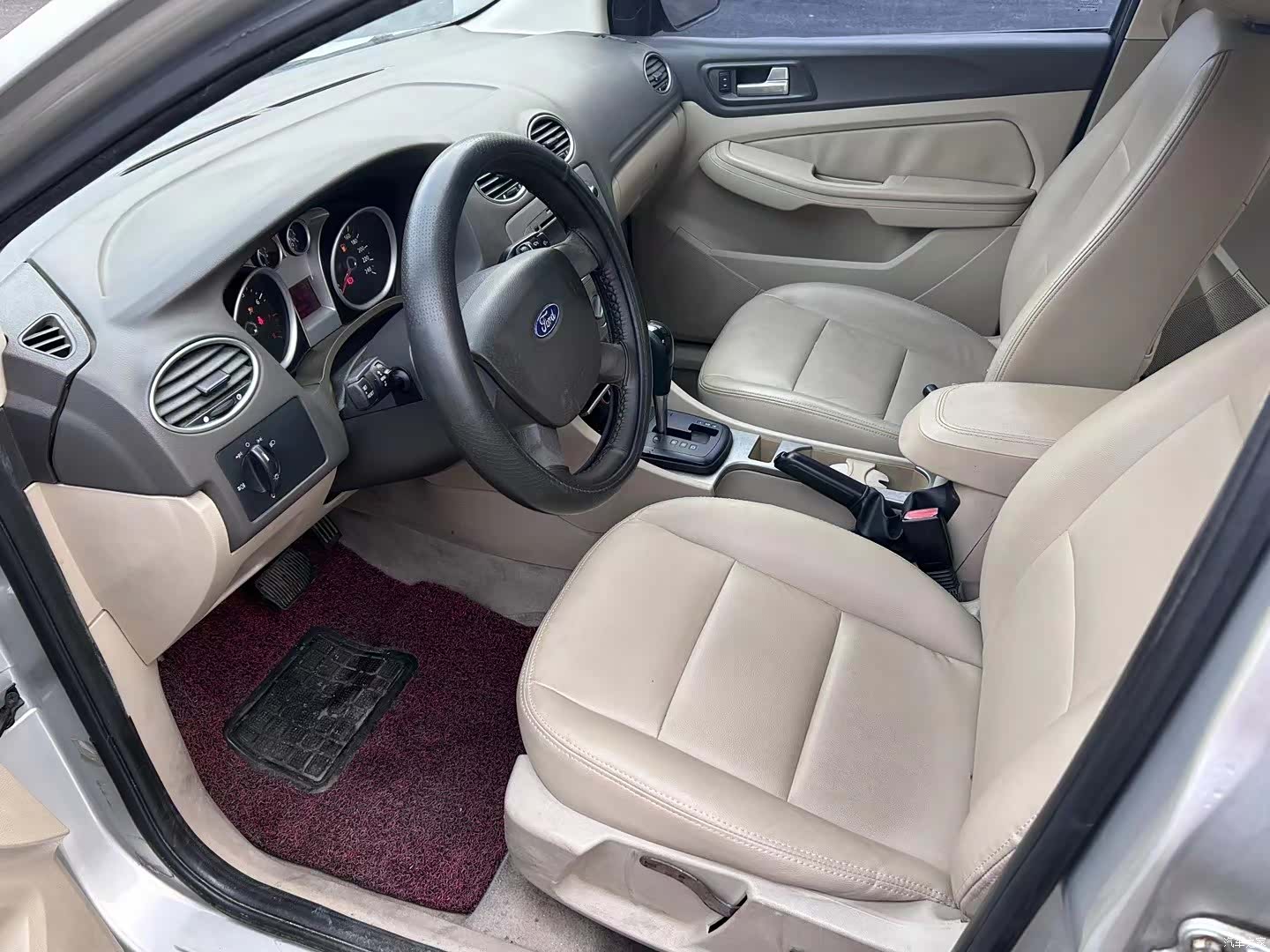 Ford Focus, 2010 6