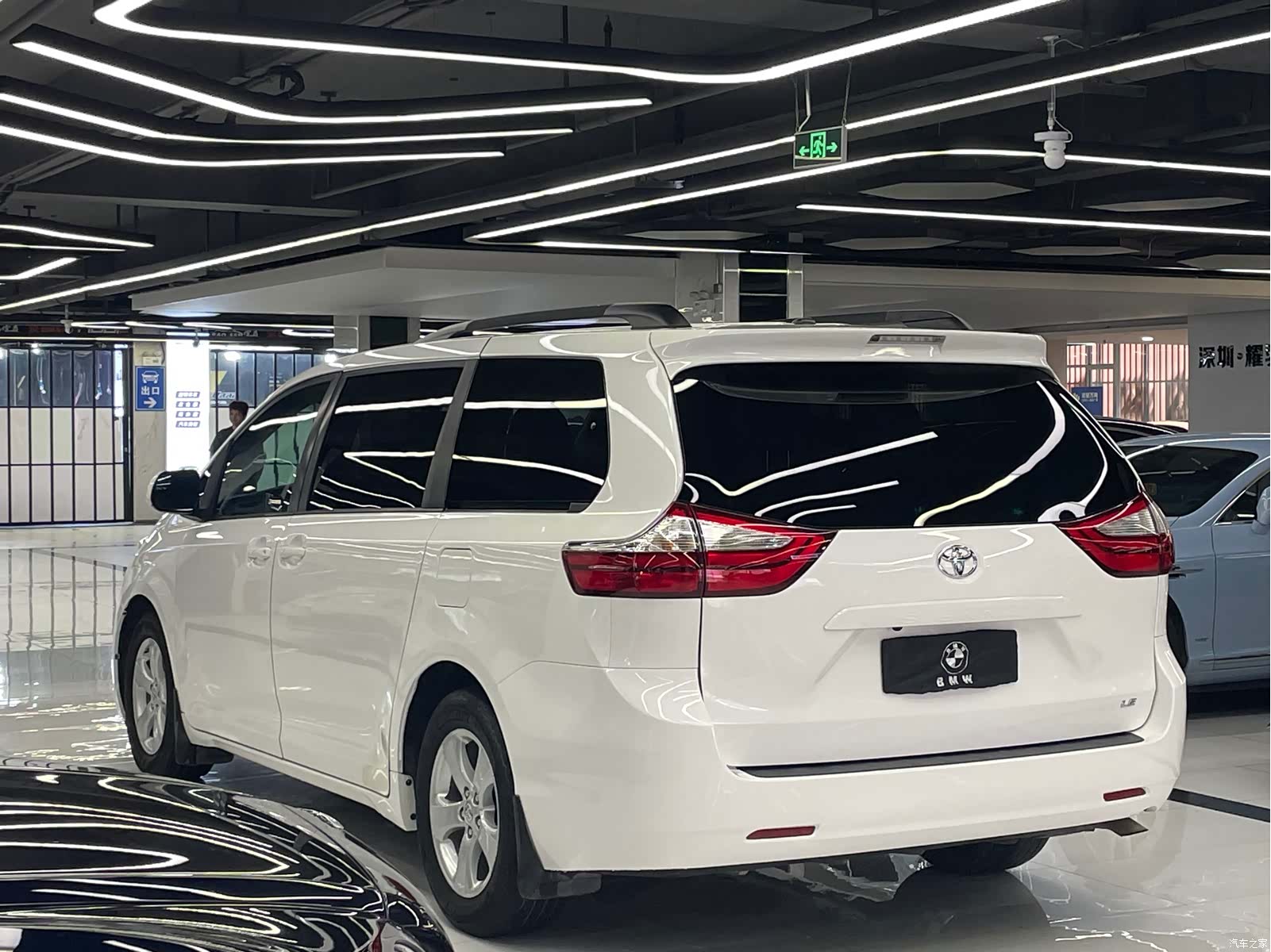Toyota Sienna, 2016 все фото