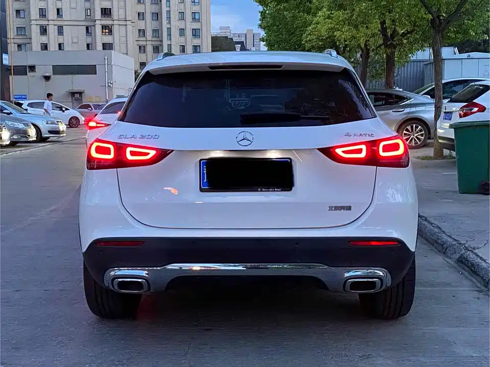 Mercedes-Benz GLA Mercedes-Benz GLA