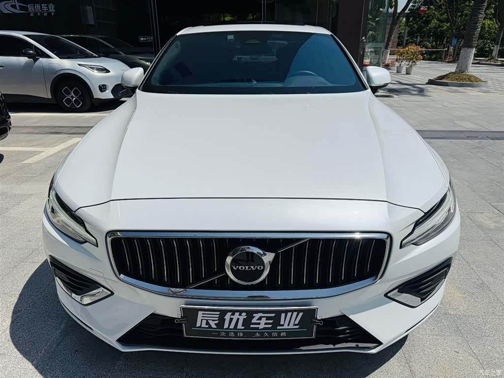 Volvo S60, 2023 4