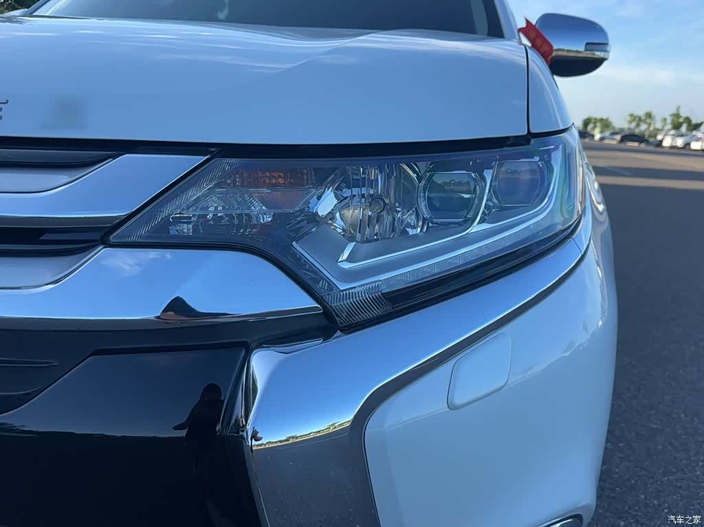 Mitsubishi Outlander, 2015 19