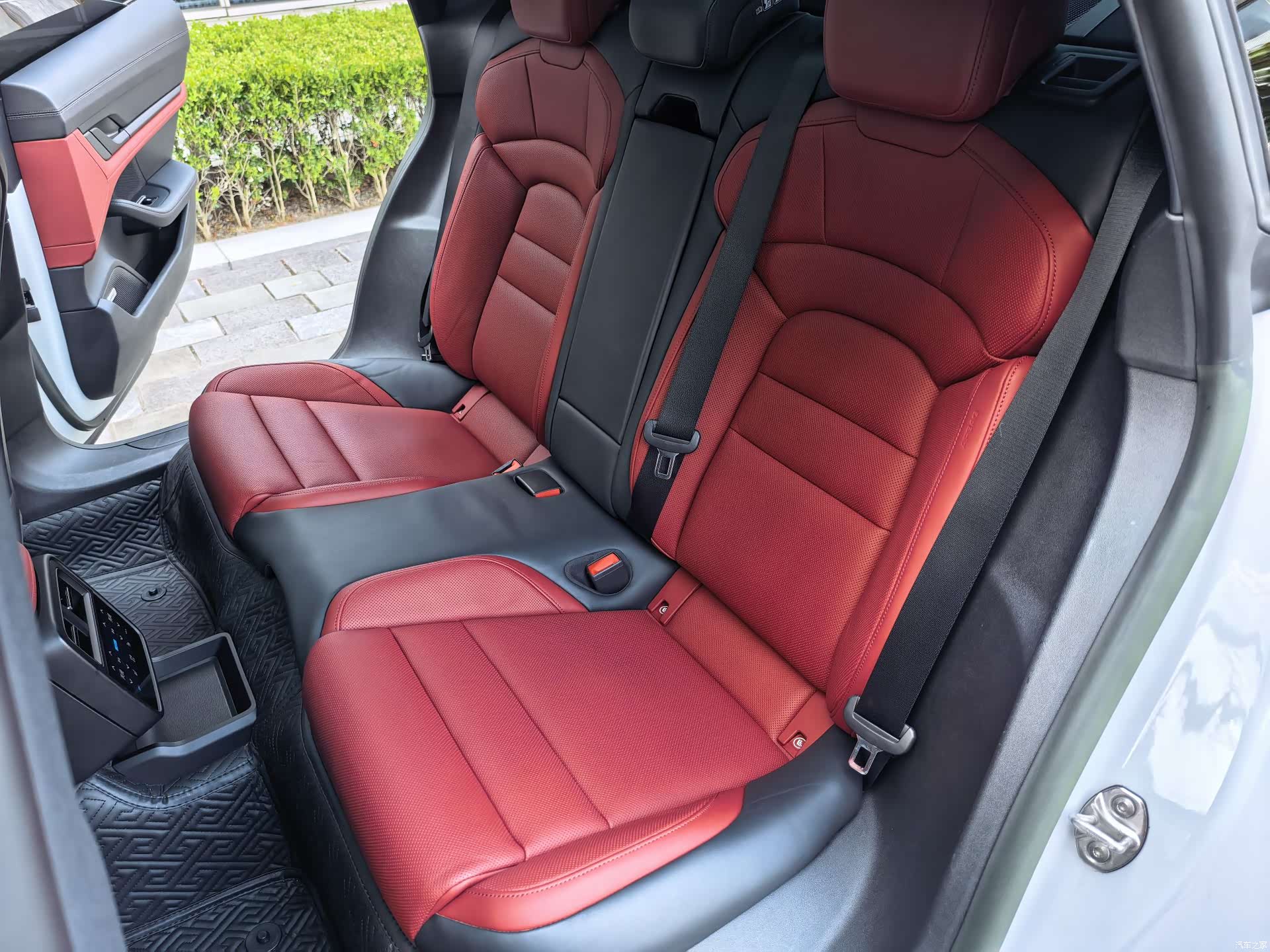 Porsche Taycan, 2023 39