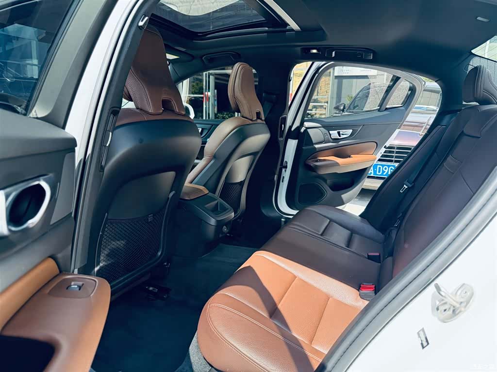 Volvo S60, 2023 16