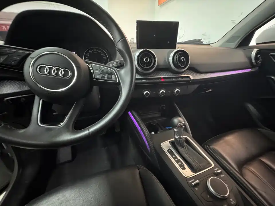 Audi Q2L