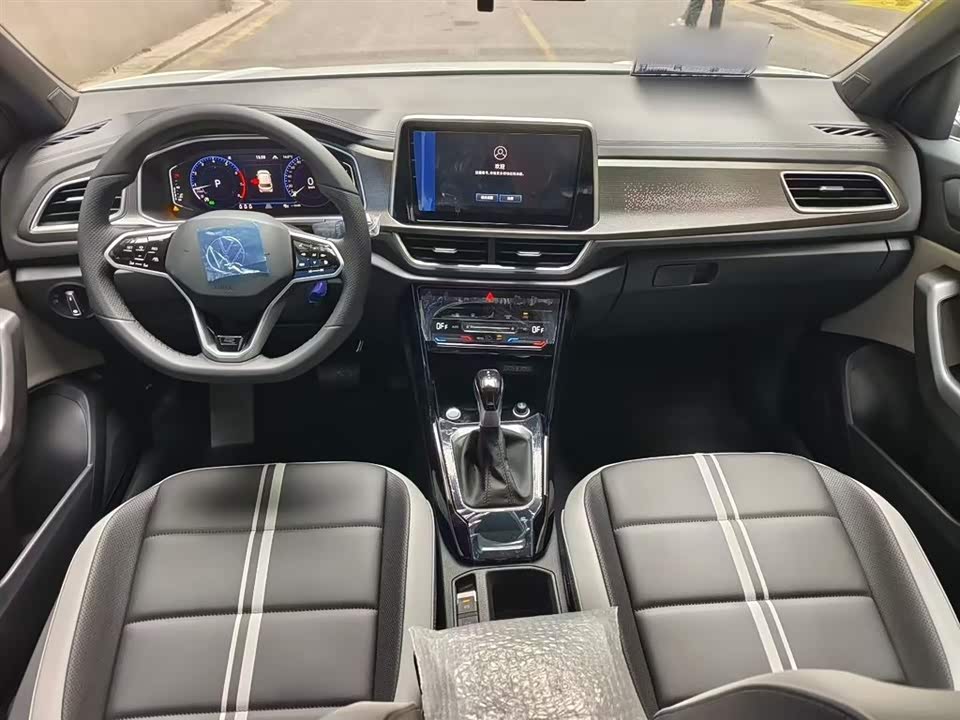 Volkswagen T-ROC exploring Songs