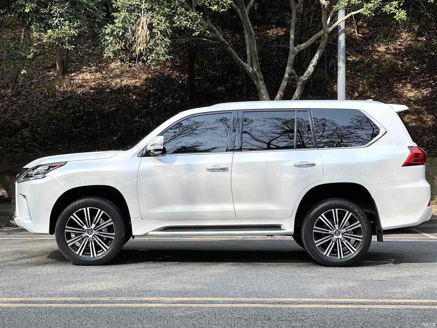 Lexus LX, 2019 3
