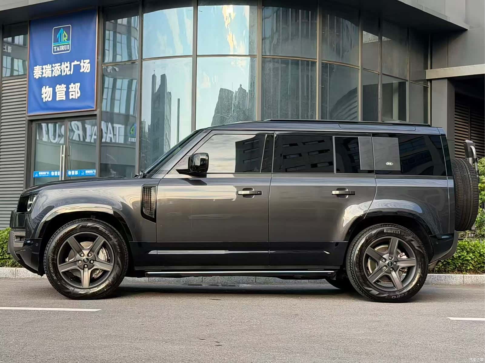 Land Rover Defender, 2024 6