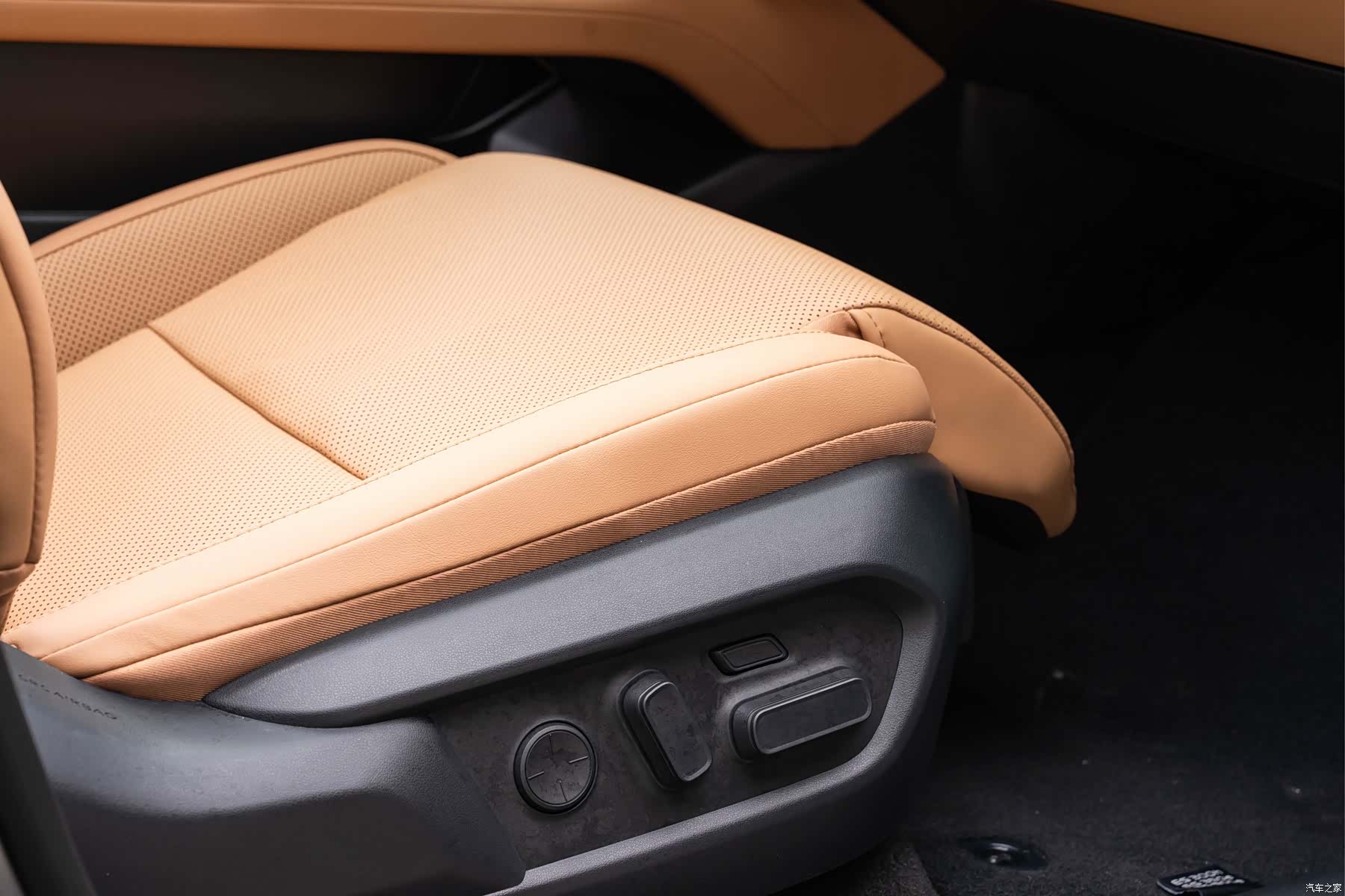 Lexus ES, 2026 19
