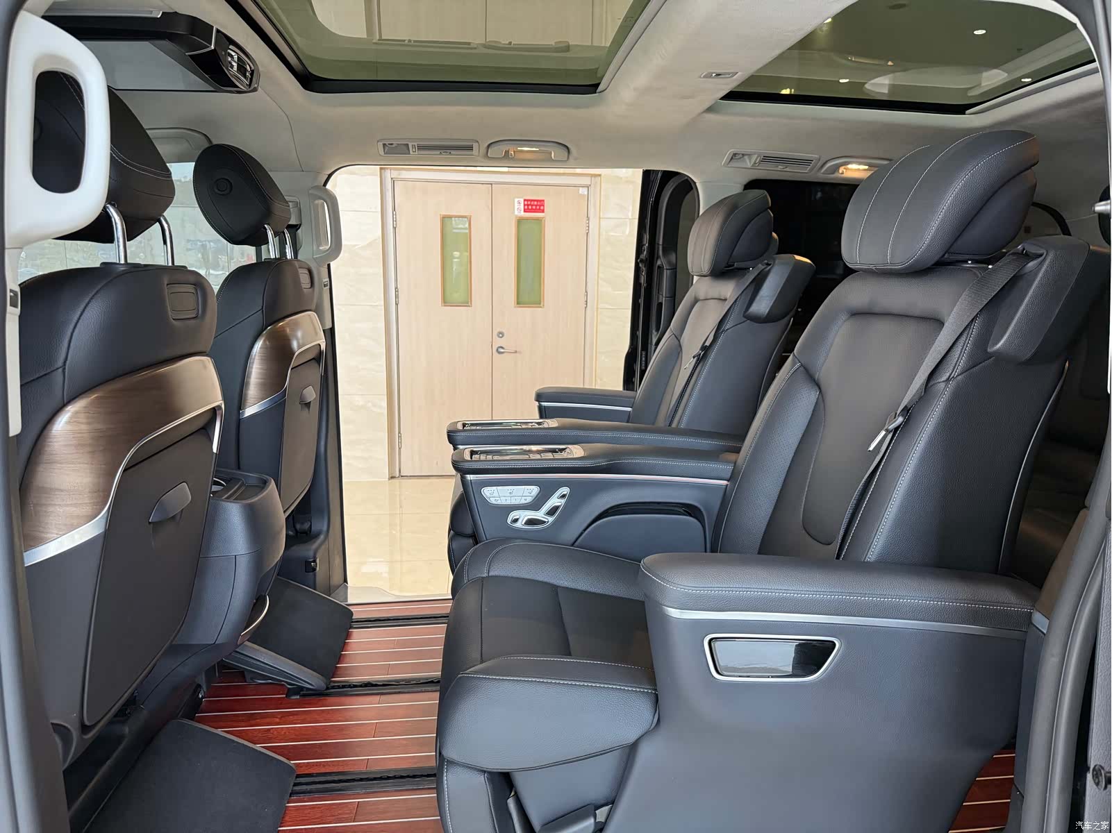 Mercedes-Benz V-Class, 2021 13