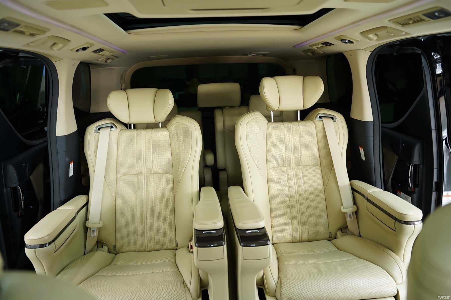 Toyota Vellfire, 2020 16