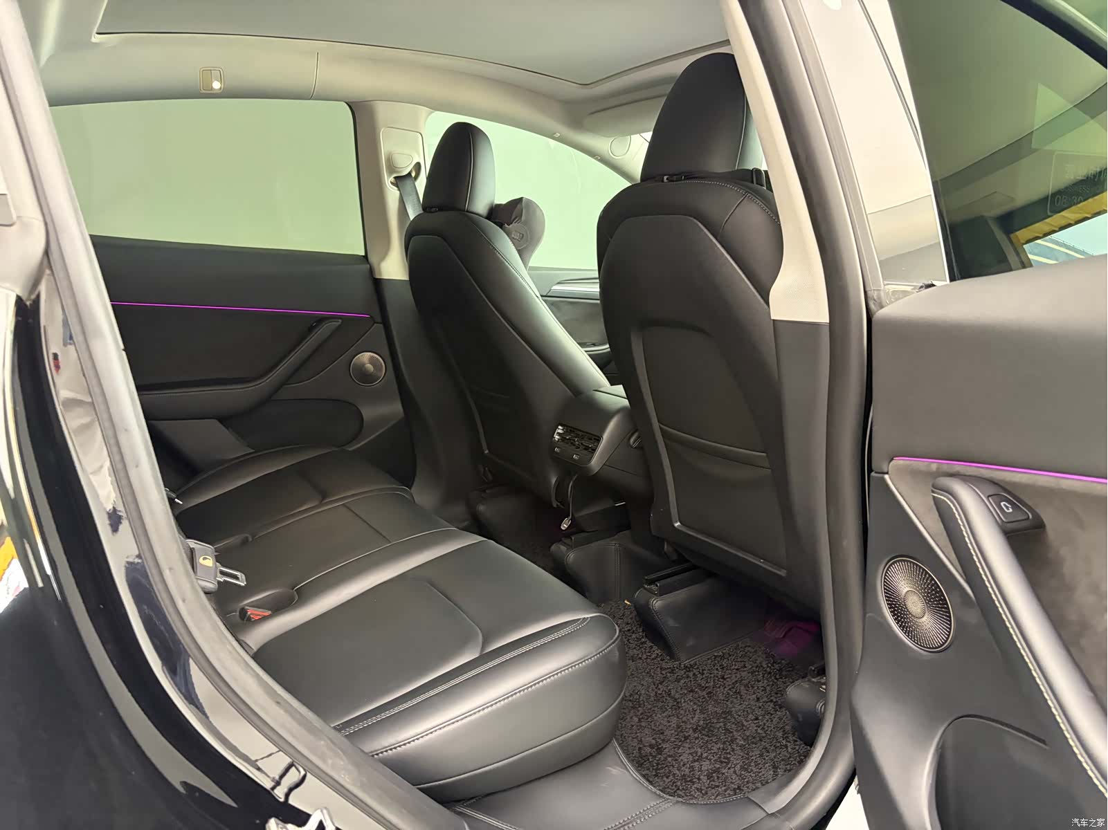 Tesla Model Y, 2023 10