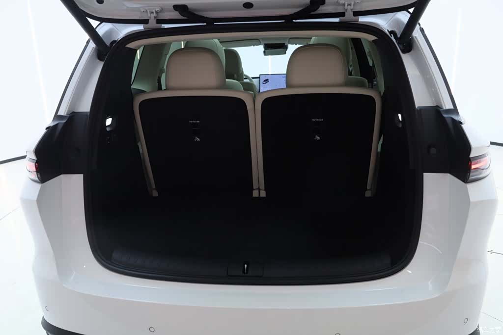 Li Auto i8, 2026 11
