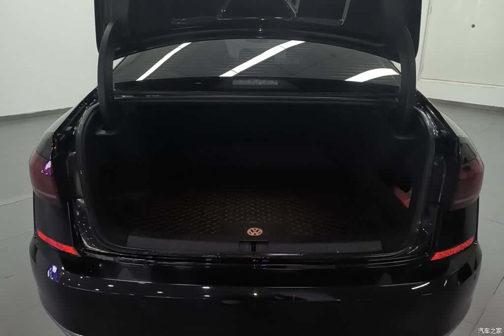 Volkswagen Passat, 2023 4