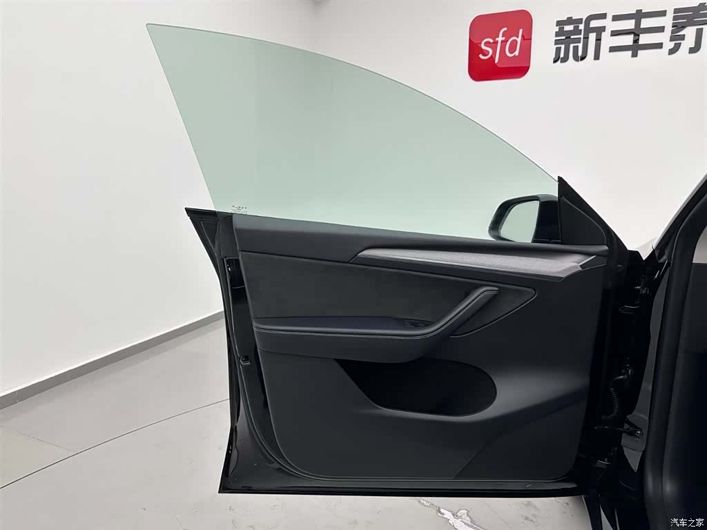 Tesla Model Y, 2024 8