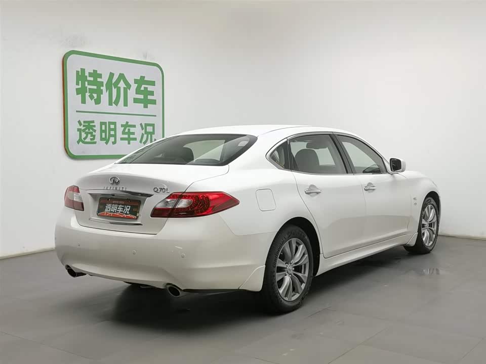 Infiniti Q70