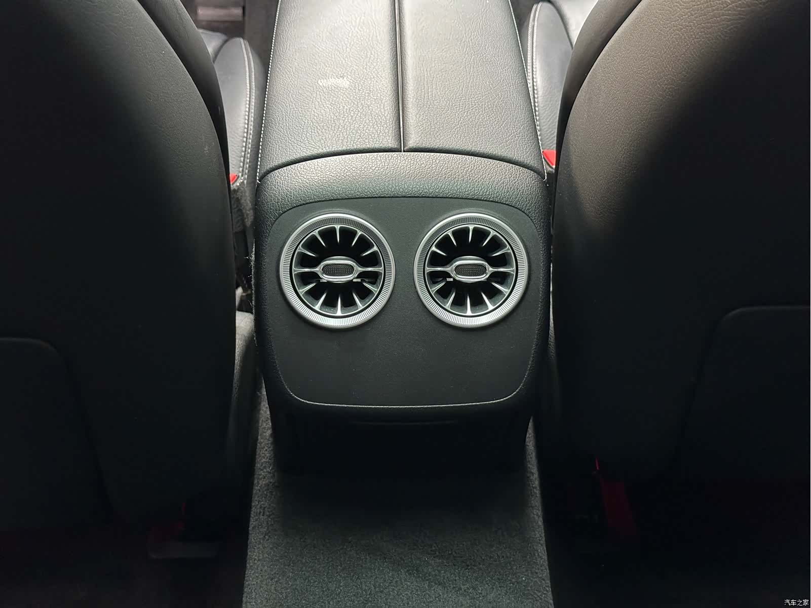Mercedes-Benz E-Class, 2022 10