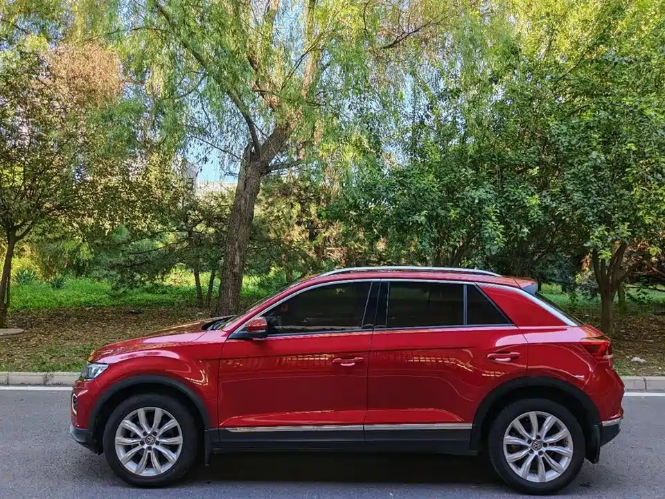 Volkswagen T-ROC exploring Songs