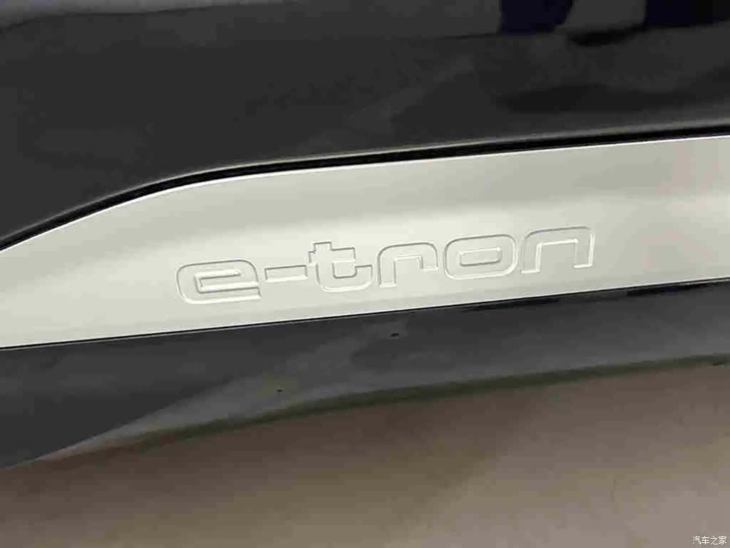 Audi Q4 e-tron, 2023 13