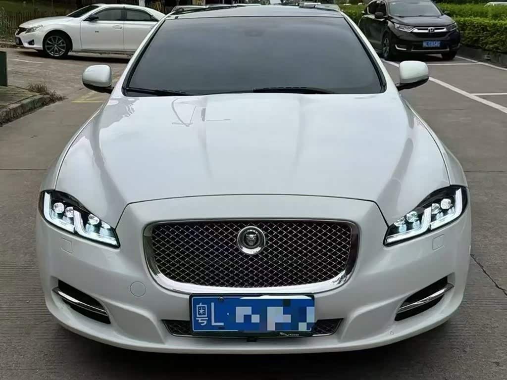 Jaguar XJ