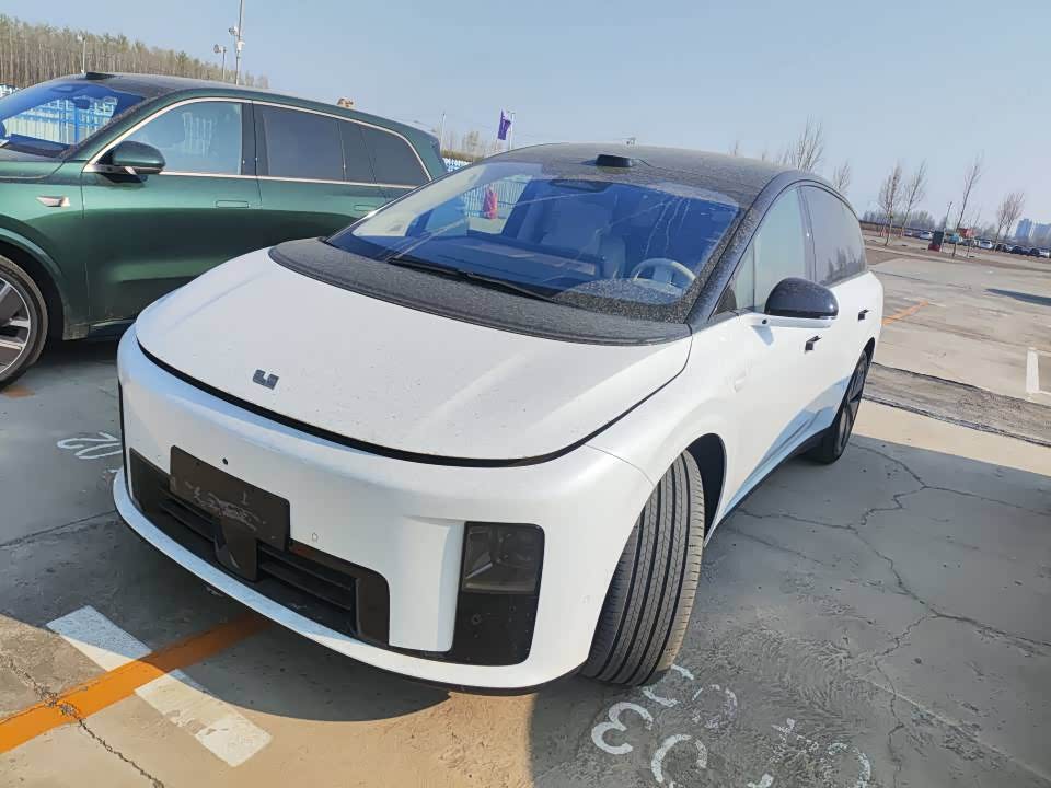 Li Auto i8