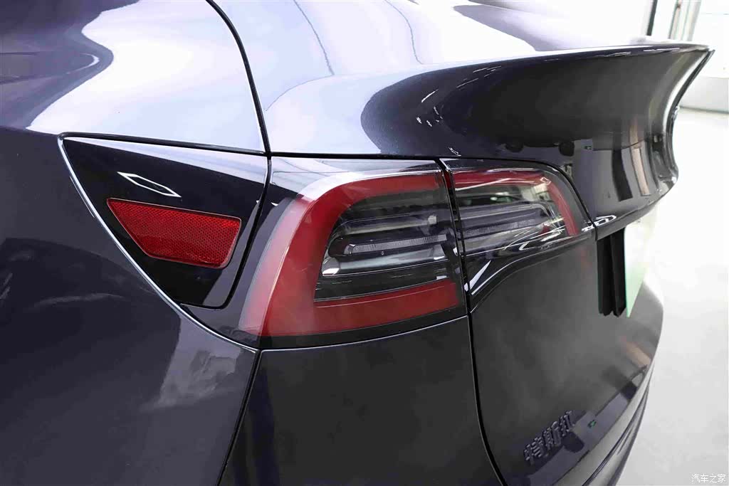 Tesla Model Y, 2024 31