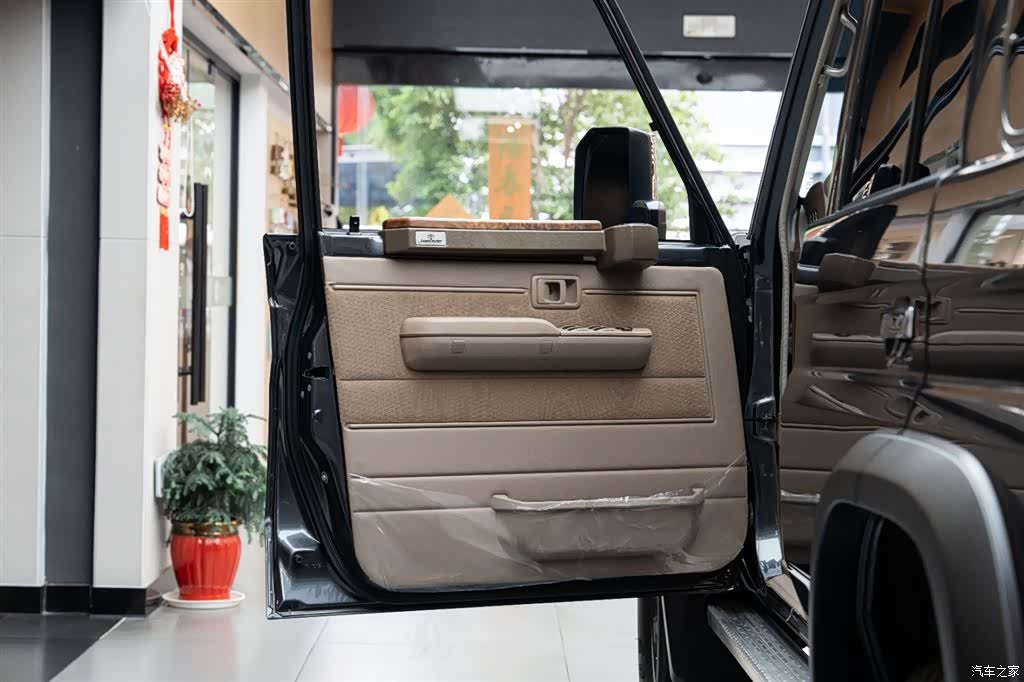 Toyota Land Cruiser, 2025 11
