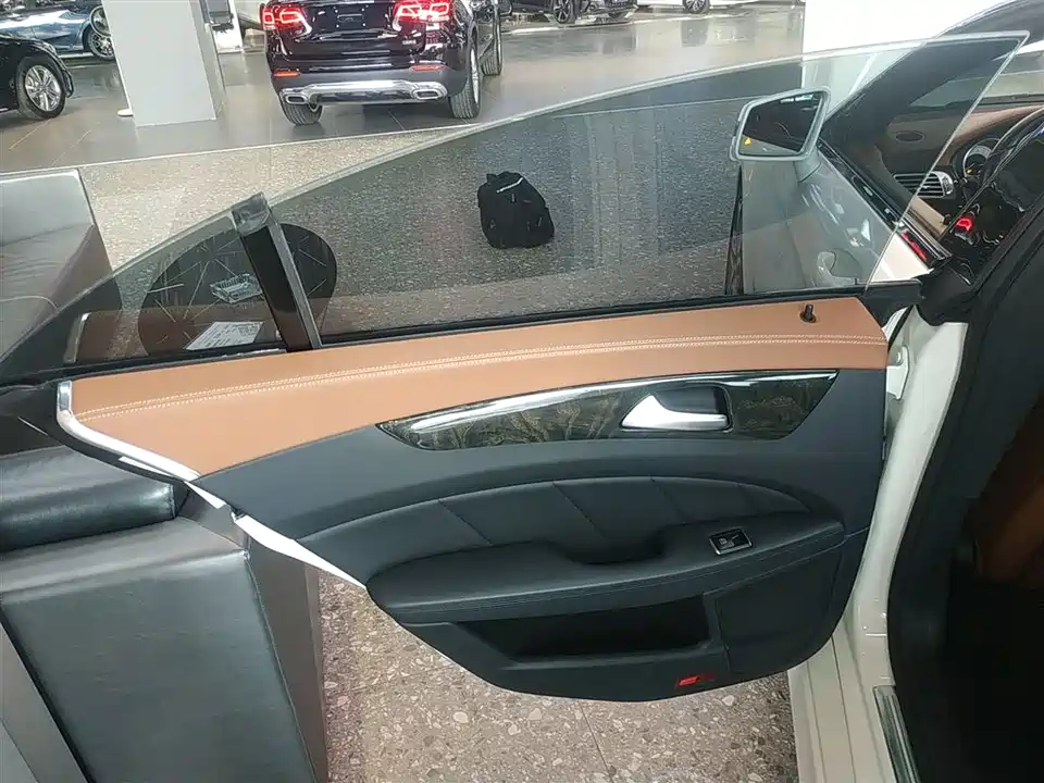 Mercedes-Benz CLS Mercedes-Benz CLS
