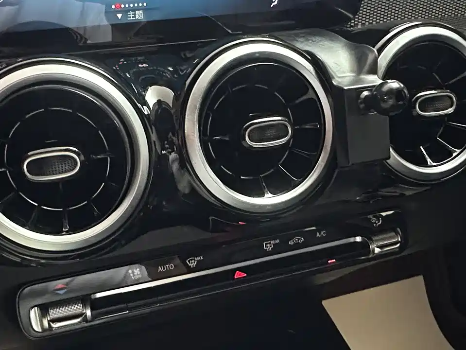 Mercedes-Benz GLB Mercedes-Benz GLB