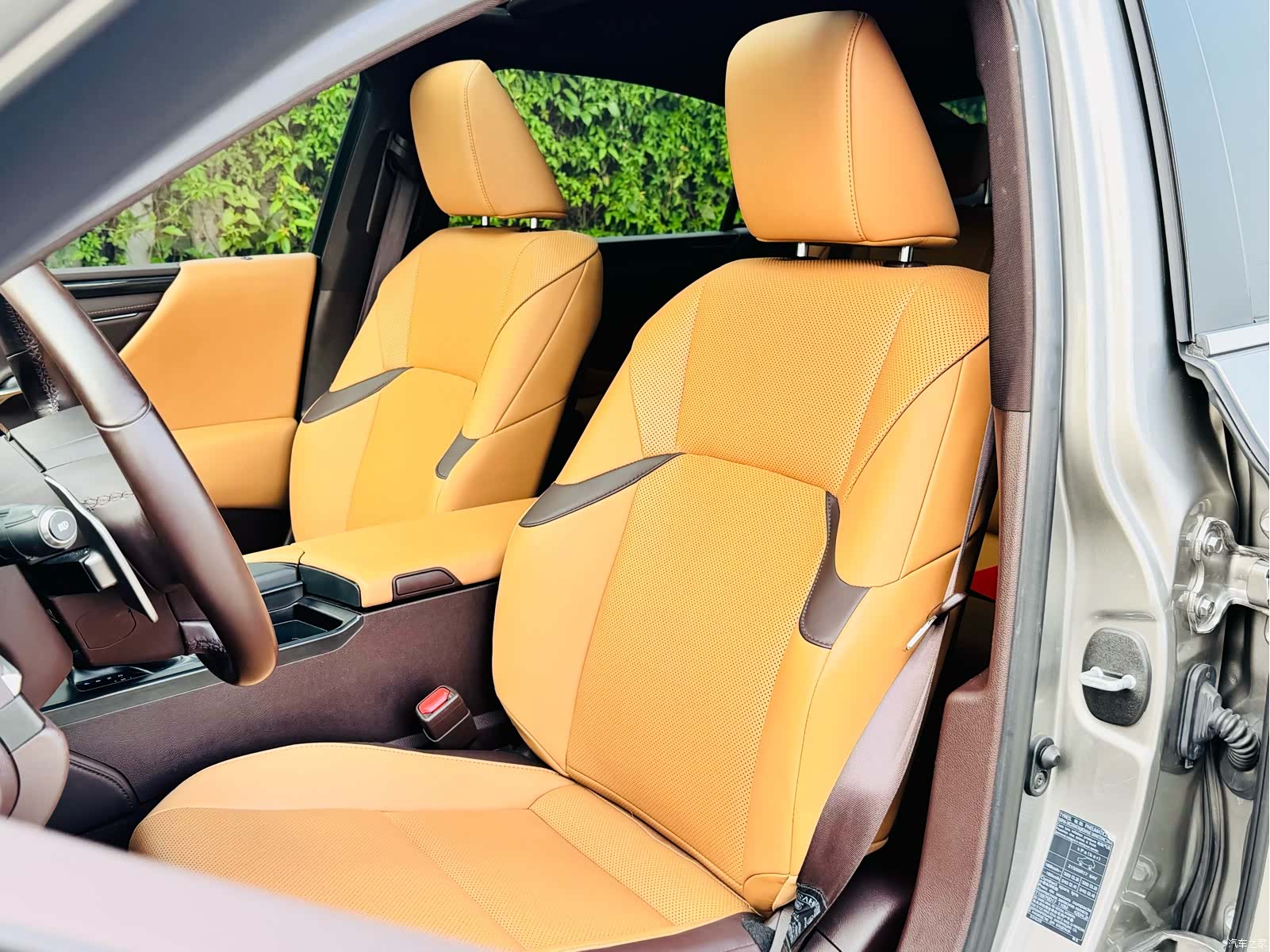 Lexus ES, 2020 все фото