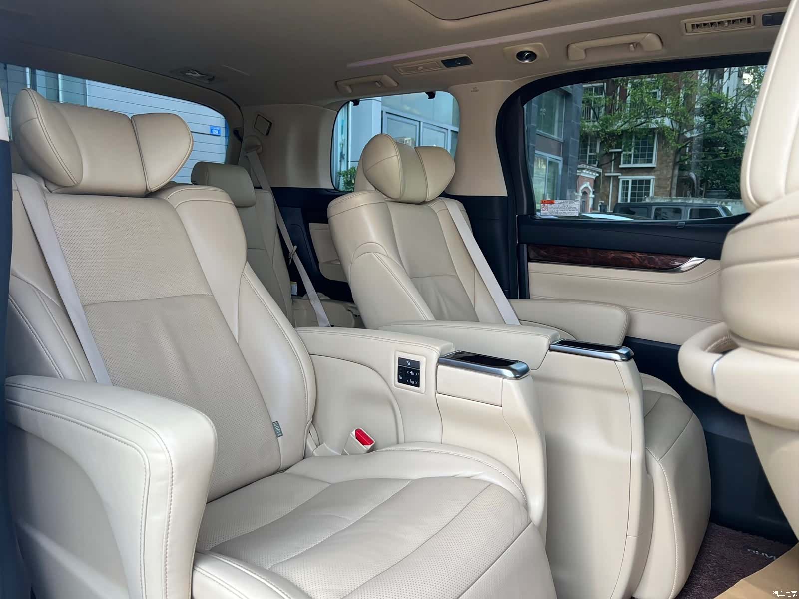 Toyota Alphard, 2019 10