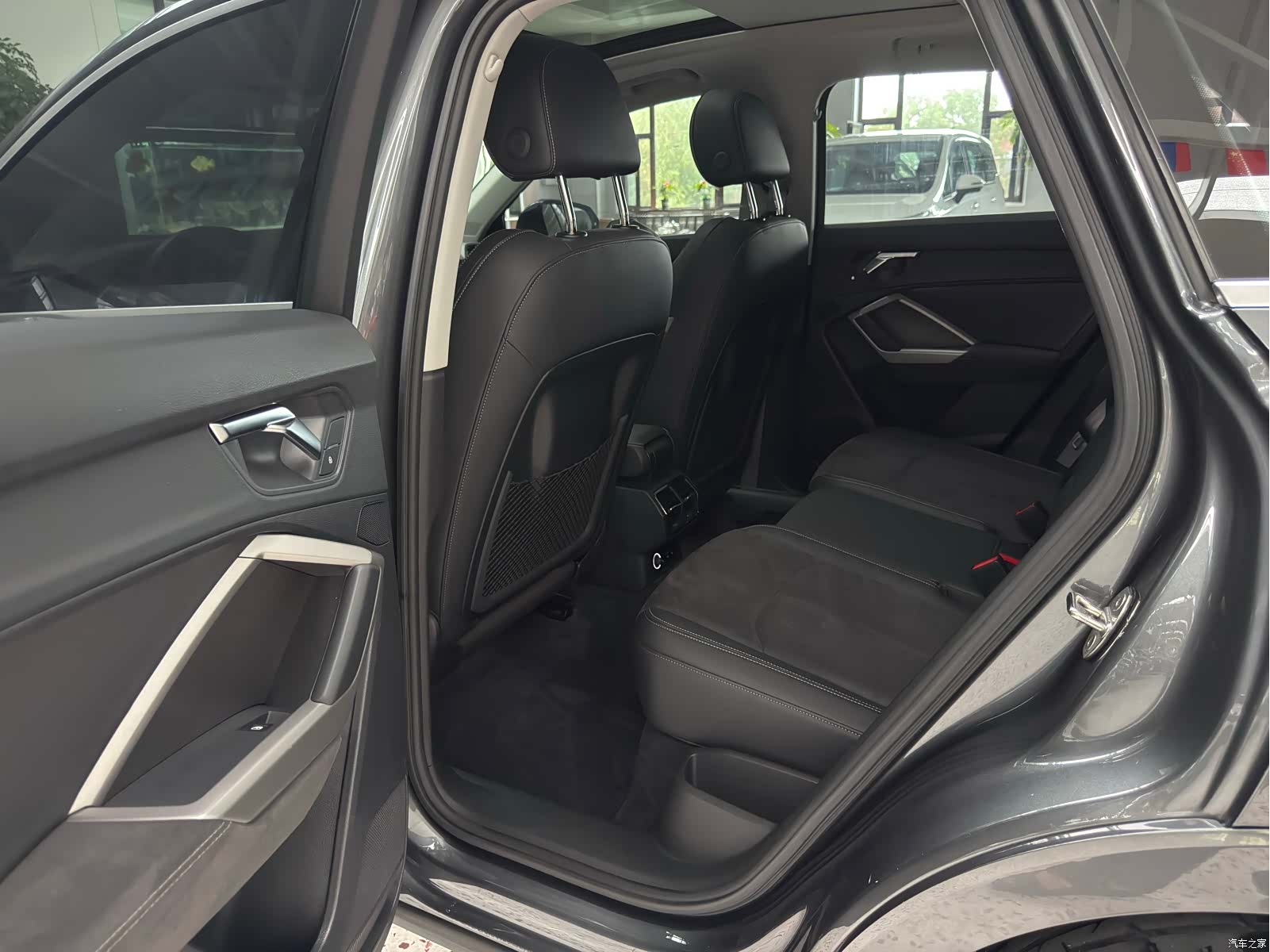 Audi Q3, 2022 10