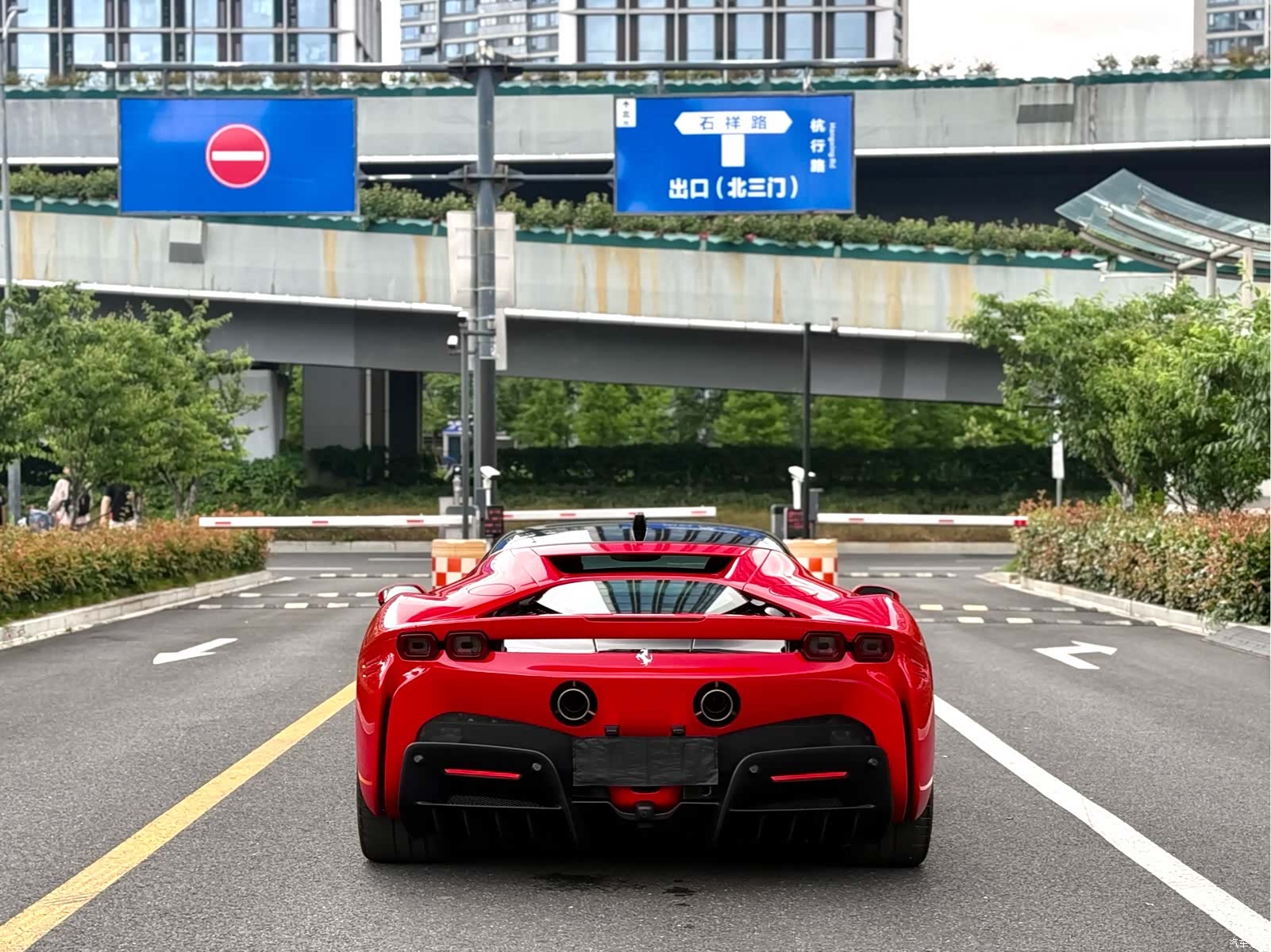 Ferrari SF90, 2023 8