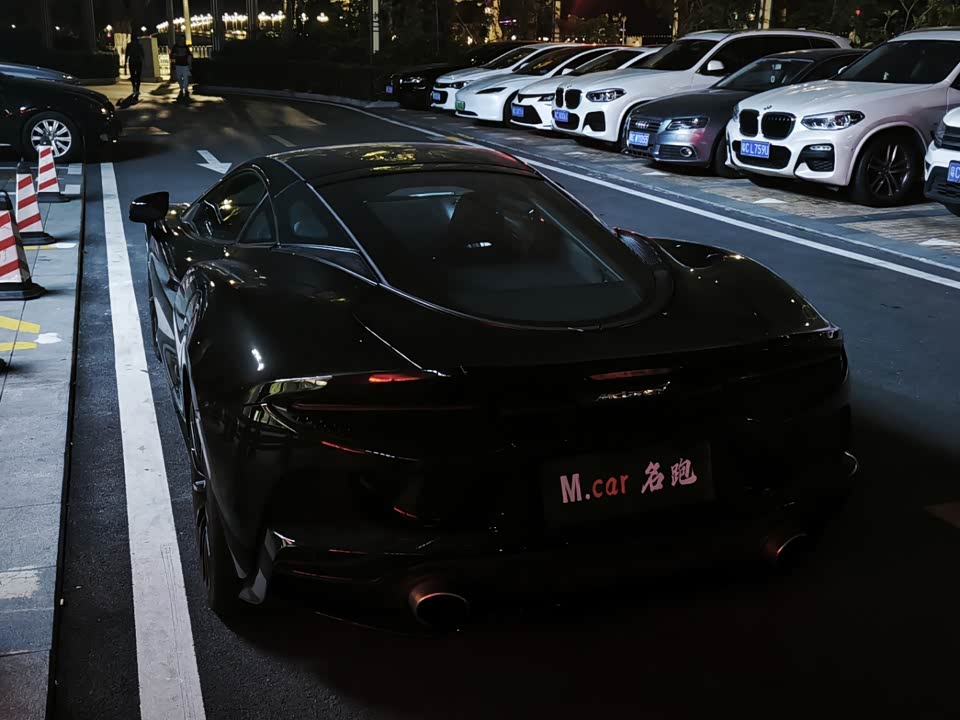McLaren GT