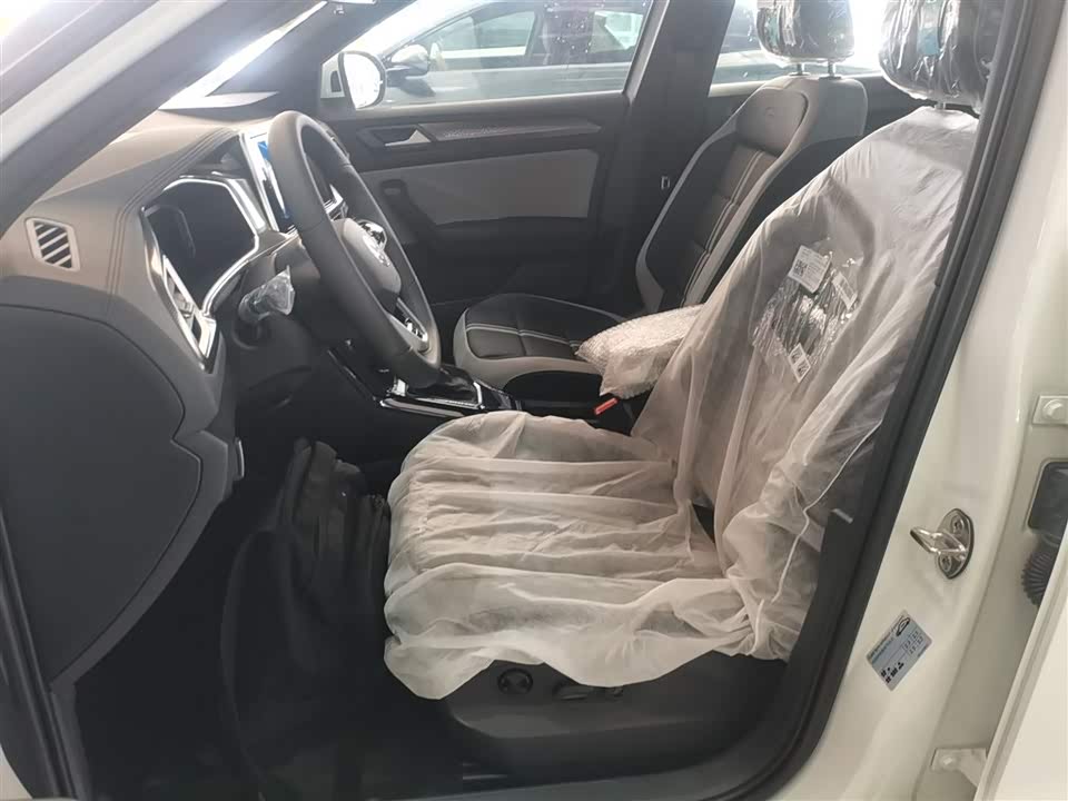 Volkswagen T-ROC exploring Songs