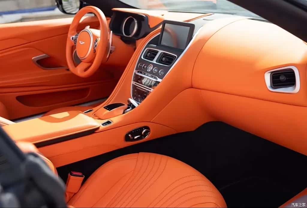 Aston Martin DB11, 2021 7