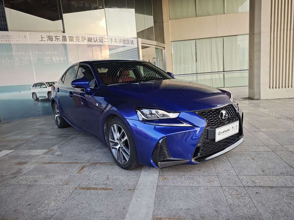 Lexus IS