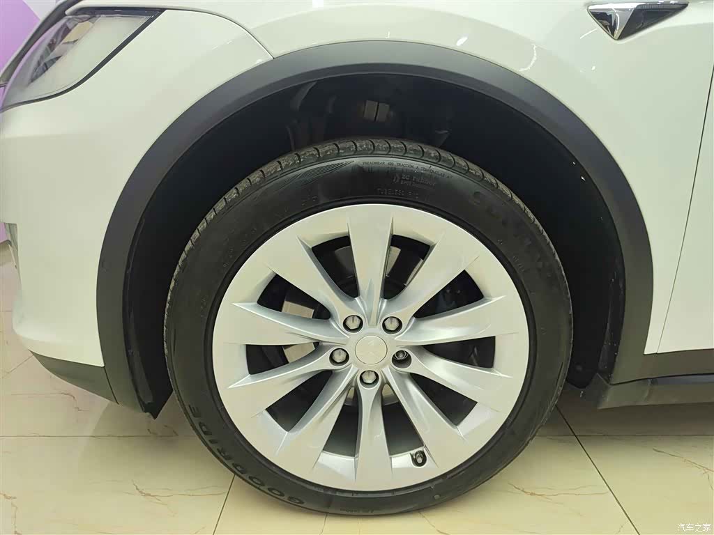 Tesla Model X, 2020 8