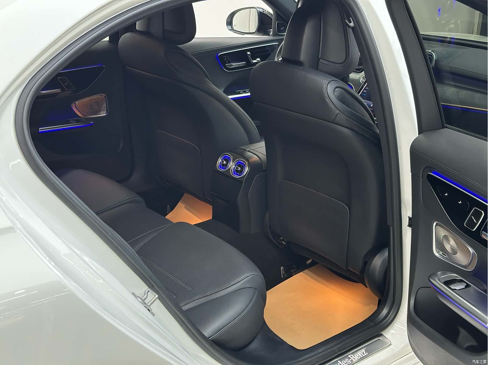 Mercedes-Benz C-Class, 2024 26