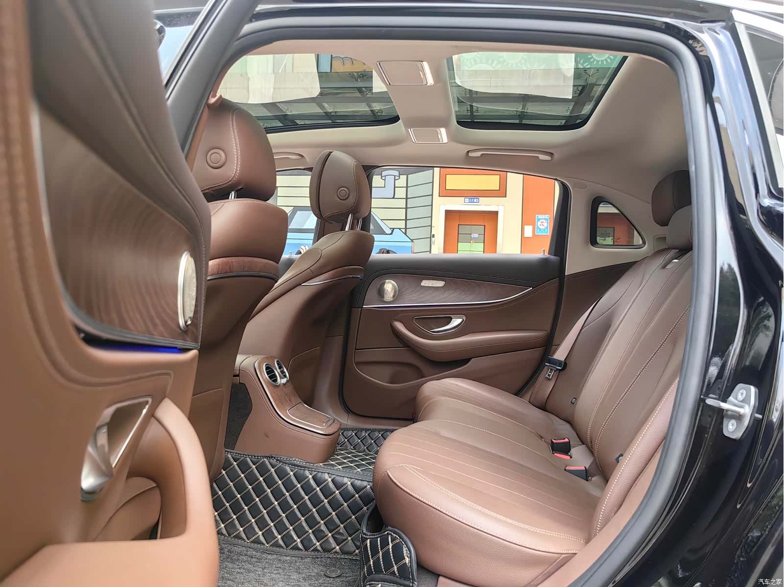 Mercedes-Benz E-Class, 2023 10