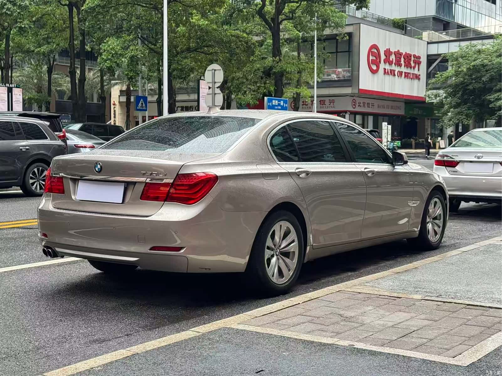 BMW 7 Series, 2011 4