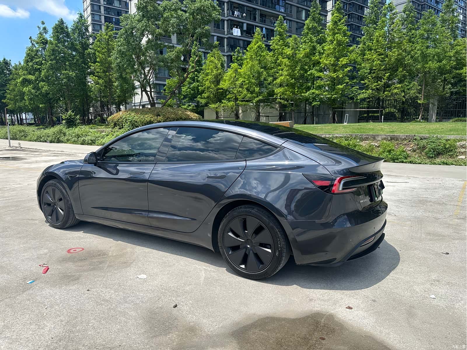 Tesla Model 3, 2025 11