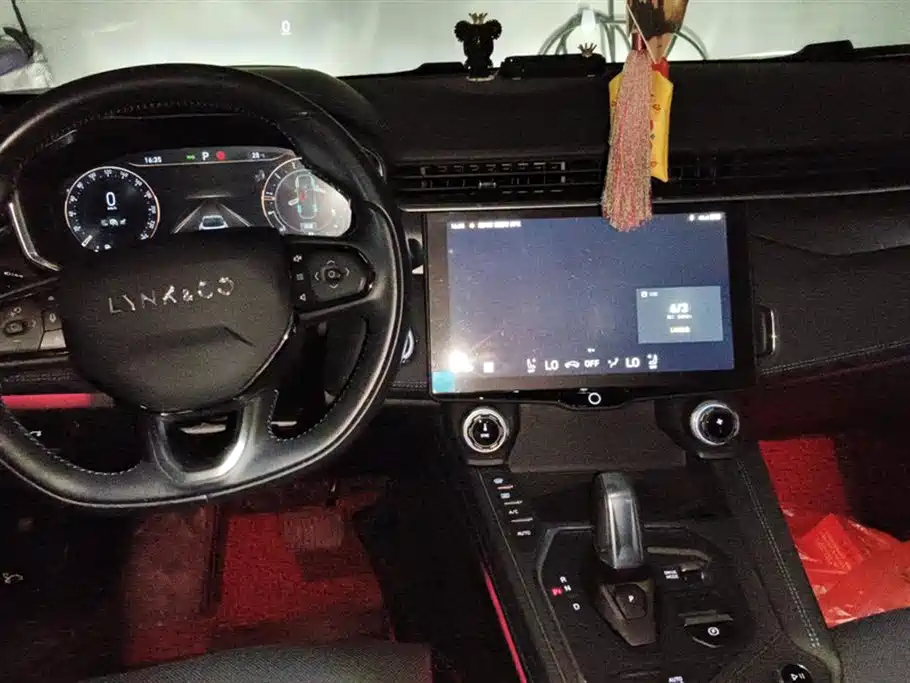 Lynk & Co 05