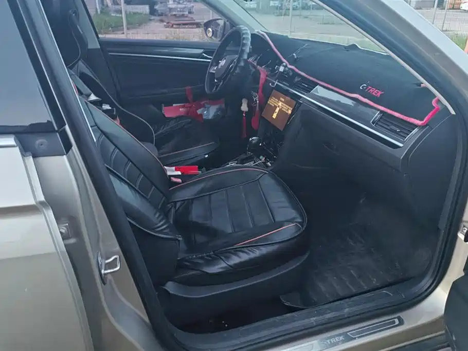 Volkswagen C-TREK Wei Collar