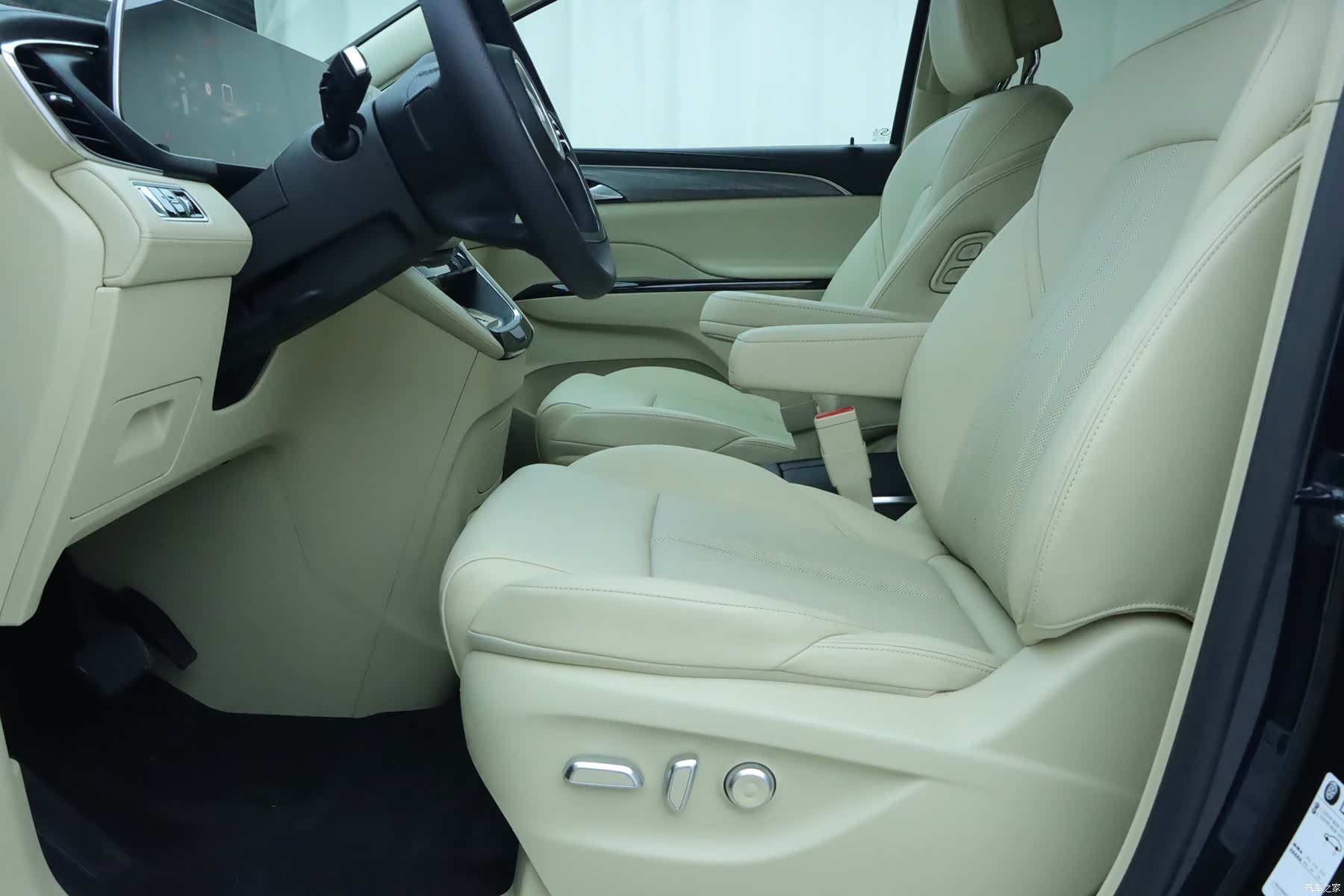 Buick GL8, 2025 все фото